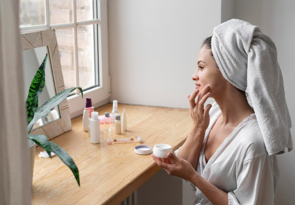 Cómo adaptar tu rutina facial en primavera: claves para una piel equilibrada